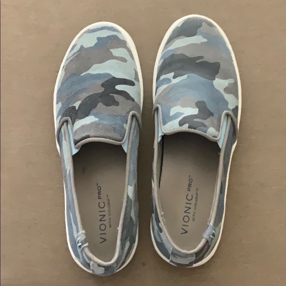 VIONIC - Avery - Slip Ons